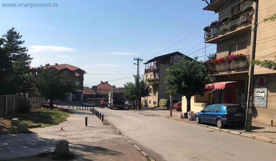 Na ovoj lokaciji u ponedeljak ujutro začepljena fekalna kanalizacija. Foto Vranje News