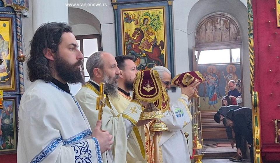 Detalj sa današnje liturgije. Foto Vranje news
