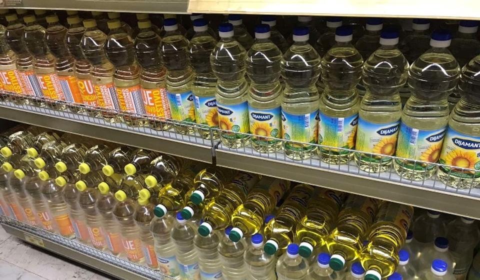 Do pre neki dan rafovi sa jestivim uljem u prodavnicama su izgledali ovako. Foto Vranje News