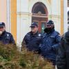 Pripadnici vranjske policije na zadatku. Foto Vranje News
