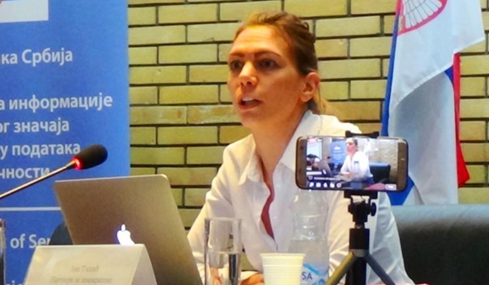 Ana Toskić na tribini u sali Skupštine grada Vranja. Foto VranjeNews