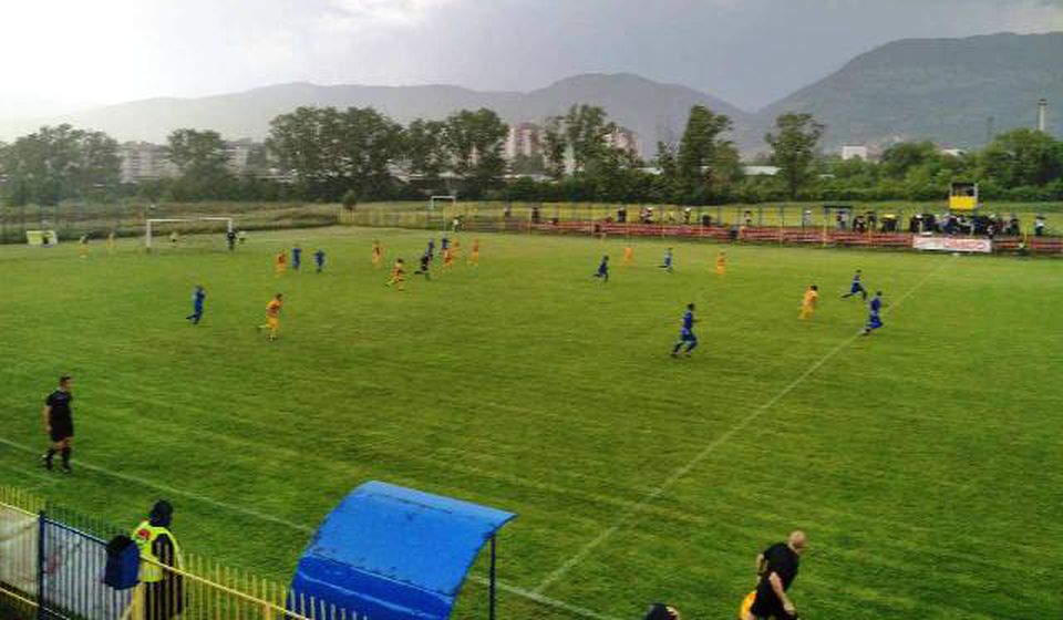 Jaka kiša i grad na stadionu Jumka. Foto VranjeNews