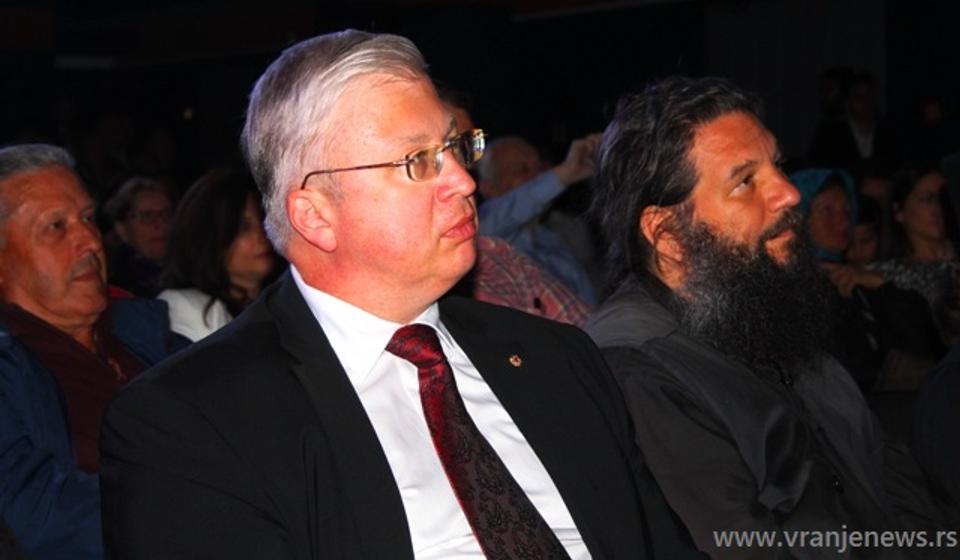 Ambasador Rusije u Skoplju Sergej Bazdnikin i otac Andrej. Foto VranjeNews