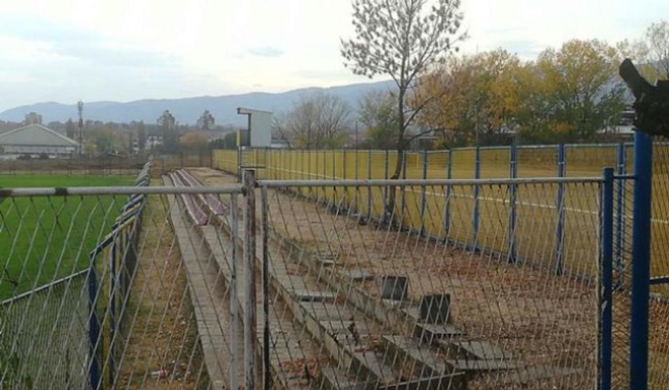 Ova tribina biće nadograđena, a na obe tribine instaliraće se stolice. Foto Fejsbuk