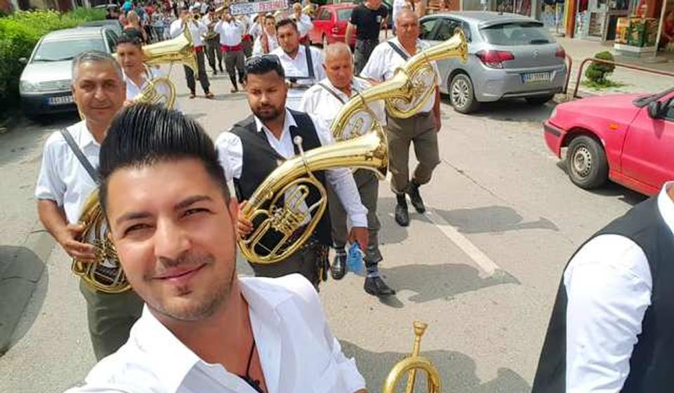 Vranjancu Stefanu Mladenoviću nagrada za najbolje osvirano kolo i obezbeđen plasman u Guču. Foto Fejsbuk