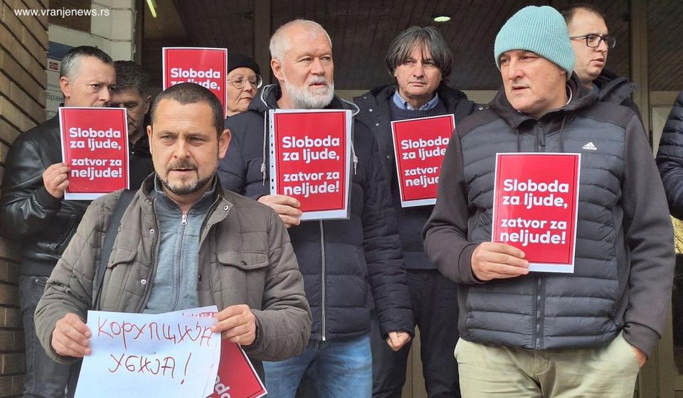 Detalj sa akcije Zastanimo Srbijo u Vranju. Foto Vranje news