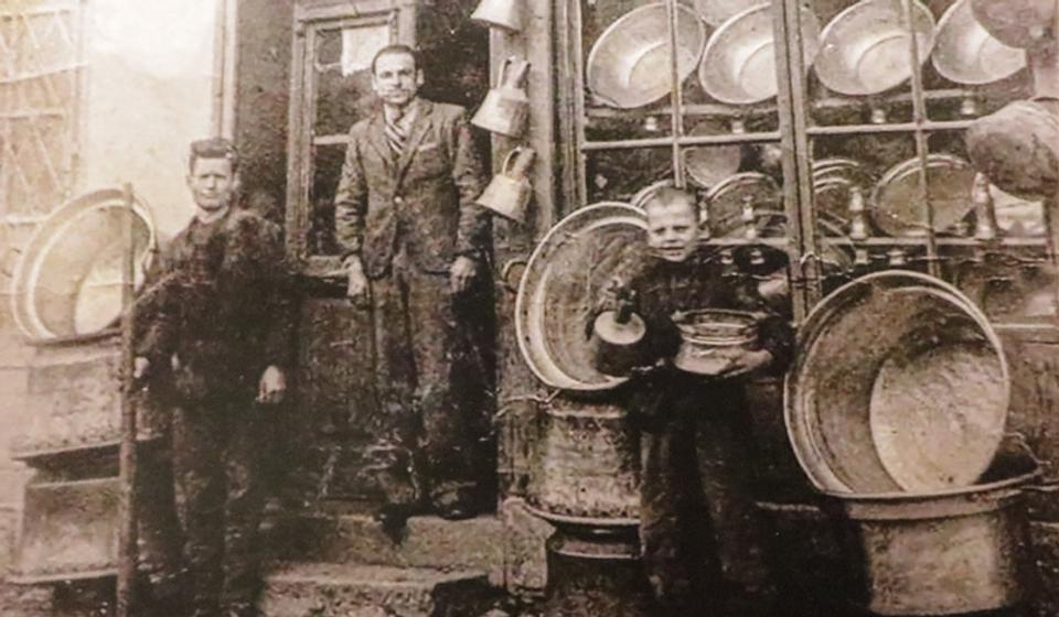 Kazandžijska radnja u Vranju (prva polovina 20. veka). Foto izvor Naordni muzej Vranje