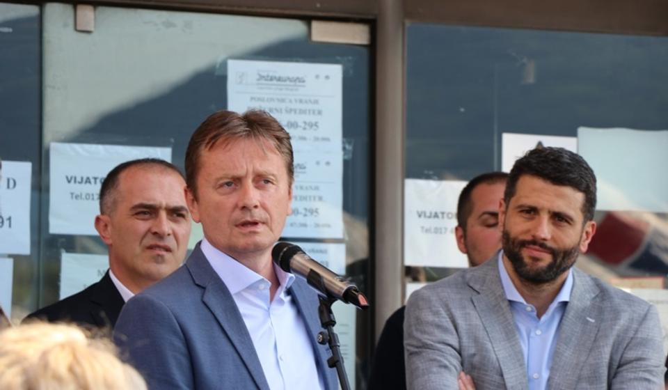 Darko Glišić i Aleksandar Šapić pre sednice Okružnog odbora SNS u Vranju. Foto Vranje News