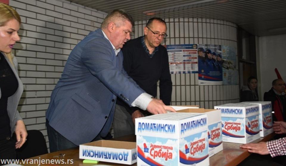 Lider JS Dejan Manić u Gradskoj izbornoj komisiji. Foto Vranje News