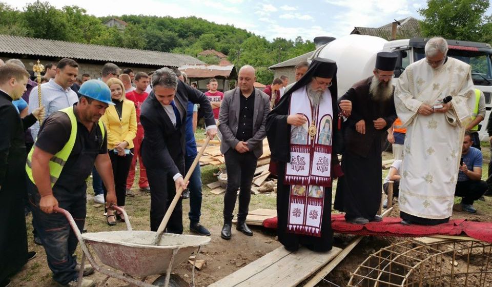 Polaganje kamena temeljca za crkvu u Zlatokopu 2020. godine. Foto Eparhija vranjska