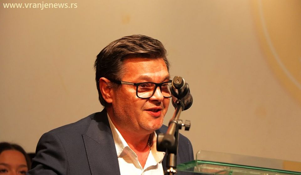 Predsednik žirija i sponzor takmičenja: advokat Miroslav Nešić. Foto Vranje News