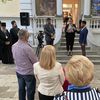 Detaljinije su o izložbi govorili Jelena Atanasović, viši kustos Narodnog muzeja u Vranju, i Miroljub Stojčić, arhivski savetnik Istorijskog arhiva u Vranju. Foto Žuto cveće