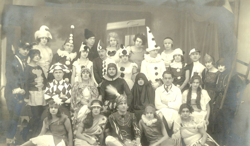 Osnivač Građanske kasine i organizator masken kostim balova: Mihajlo Simonović Gočoban (u sredini), levo dr Borislav Petrović, a desno od Mihajla dr Dragoljub Mihajlović. Foto arhiva T.R.S.