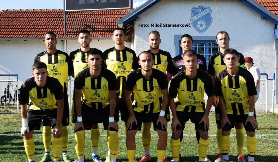 Zadržali lidersku poziciju: fudbaleri Dinamo Jug-a. Foto Miloš Stamenković
