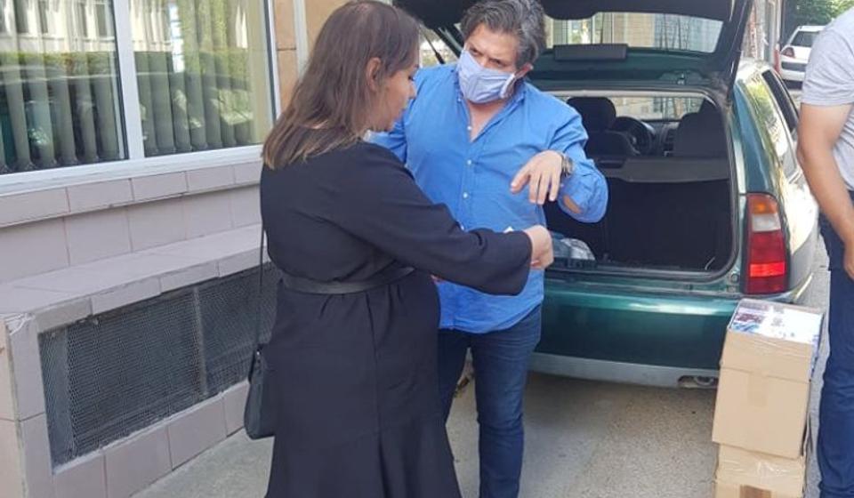 Predaja udžbenika školama. Foto lična arhiva