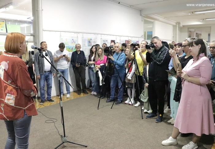 Izloženo oko 300 radova 58 polaznika. Foto Vranje news