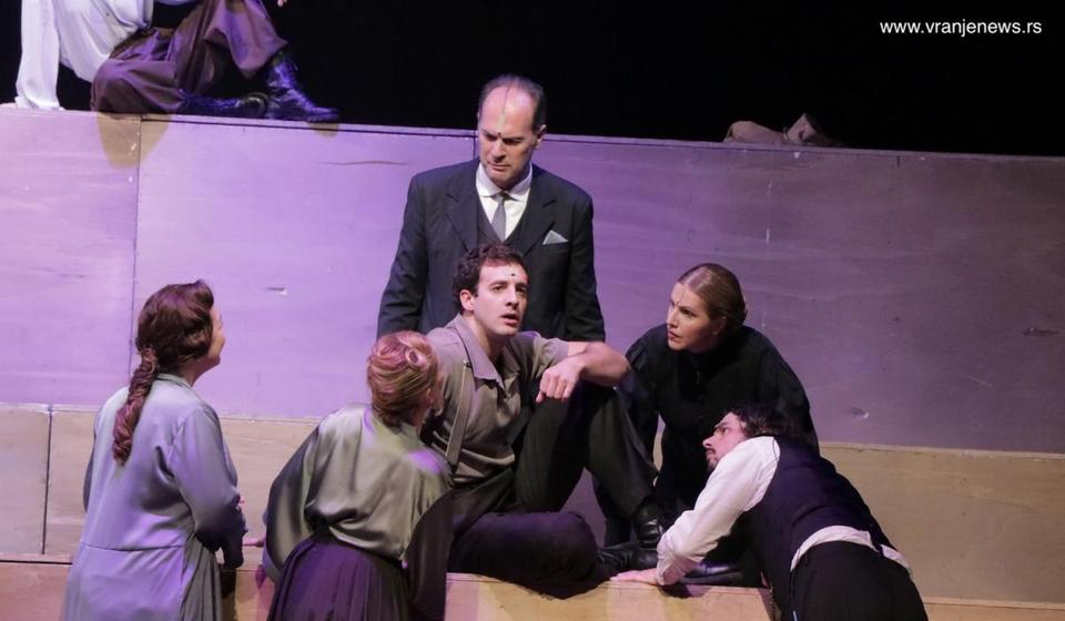 Tri nagrade za predstavu Očevi i oci. Foto Vranje News