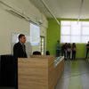 Dekan Aleksandar Grubor sa studentima u Bujanovcu. Foto VranjeNews