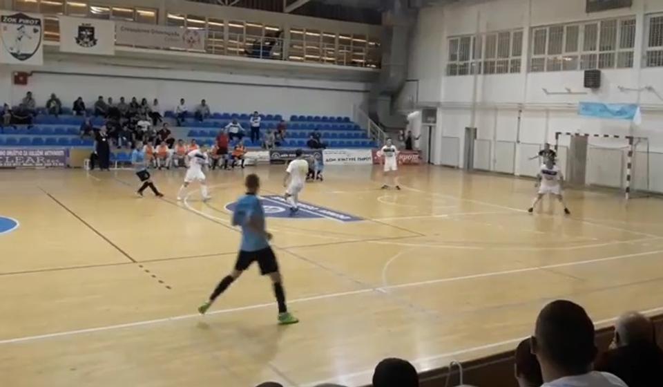 Buđenje u drugom poluvremenu: Detalj sa meča Pirot - Vranje. Screenshot