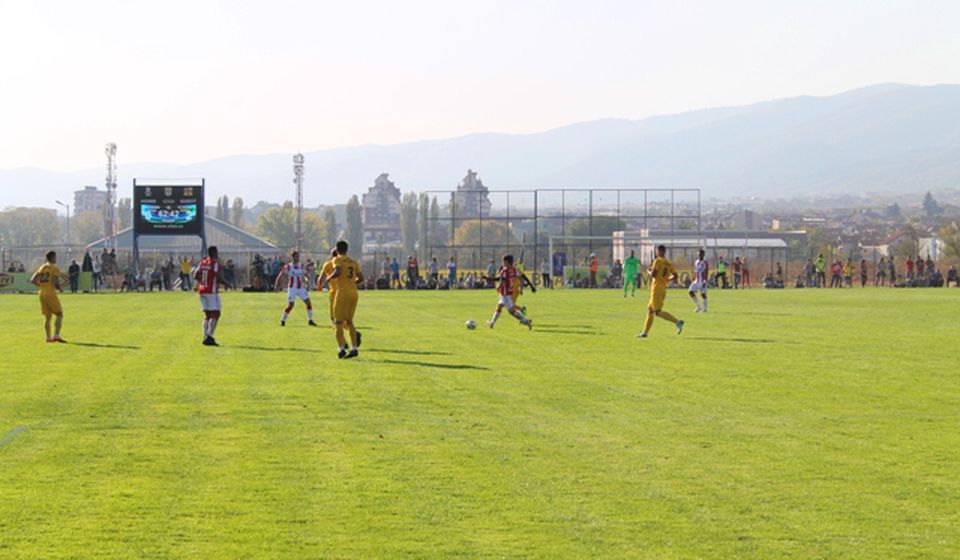 Retki trenuci igre na sredini terena. Foto VranjeNews