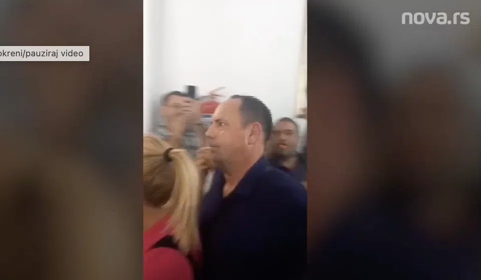 Shvatio da ga ne žele roditelji i đaci: Nenad Tasić. Foto printscreen video Nova.rs