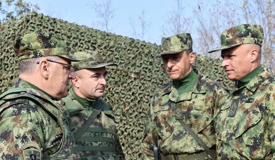 Generali Simović i Stopa sa saradnicima. Foto Ministarstvo odbrane