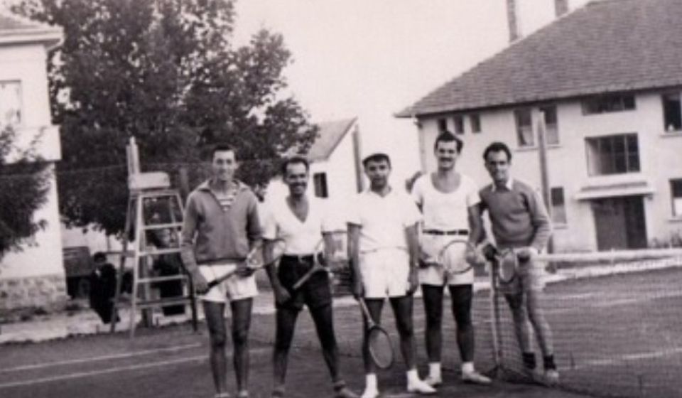 Sleva na desno su: Miki (nepoznato puno ime i prezime), Jovica Avramović, Nestor Dedinac, Mile Pop, Srboljub Antić Cibuk. Foto lična arhiva Milorada Đorđevića Bondeta