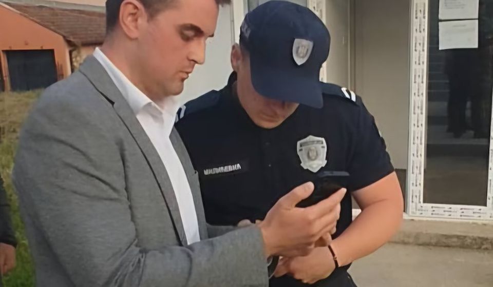 Policija na licu mesta zbog prijave nepravilnosti. Foto SRCE