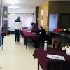 Detalj sa biračkog mesta u Udruženju penzionera - naselje Češalj u nedelju popodne. Foto Vranje News