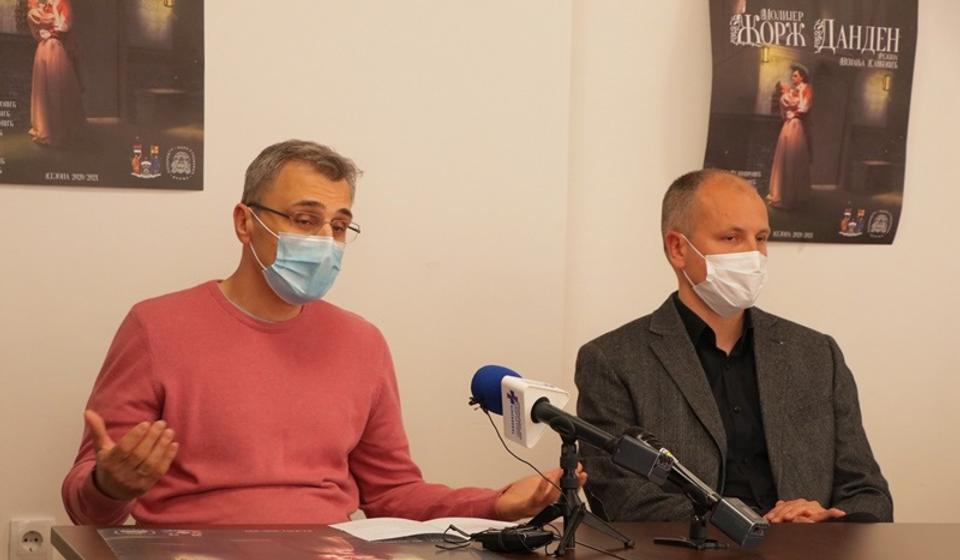 Reditelj Savković i direktor vranjskog pozorišta Nenad Jović pred novinarima. Foto Vranje News