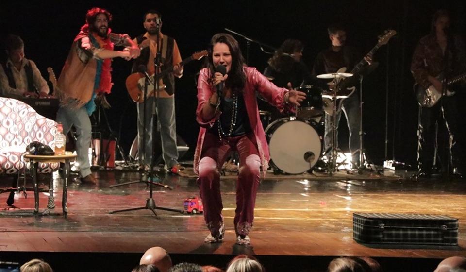 Detalj iz predstave Ko je ubio Dženis Džoplin. Foto Vranje News