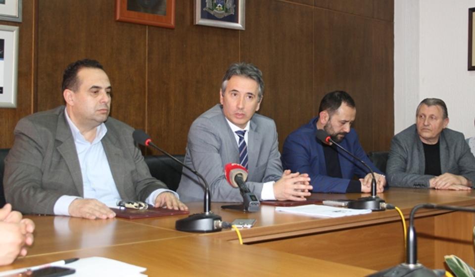 Potpisan ugovor za bolju zdravstvenu zaštitu u selima. Foto VranjeNews