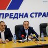 Bulatović  sa stranačkim kolegama na konferenciji za medije u vranjskom SNS-u. Foto VranjeNews