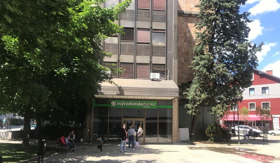 Zgrada u kojoj je danas Vojvođanska do pre desetak godina nosila je ime Vranjska banka. Foto Vranje News