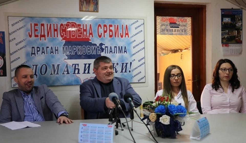 Momenat sklapanja predizbornog dogovora na lokalu. Foto Vranje News