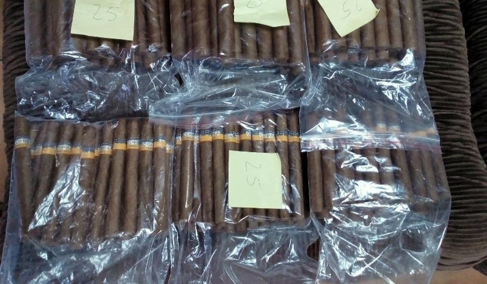 Zbog vrednosti robe vozaču privremeno zaplenjen kamion. Foto Uprava carina