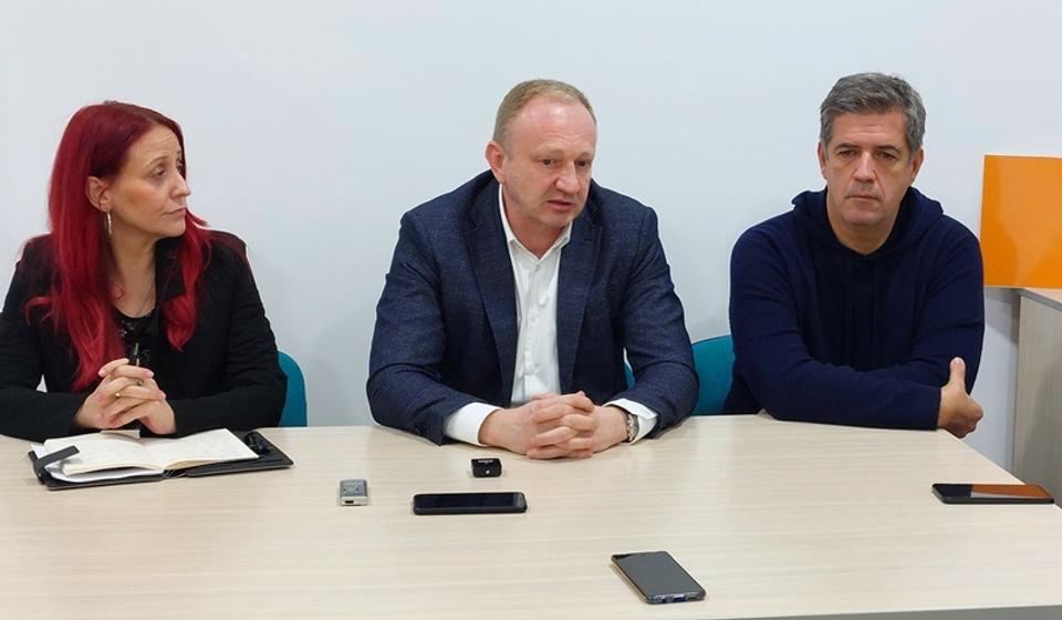 Dragan Đilas na konferenciji za medije u lokalnom odboru SSP-a. Foto Vranje News