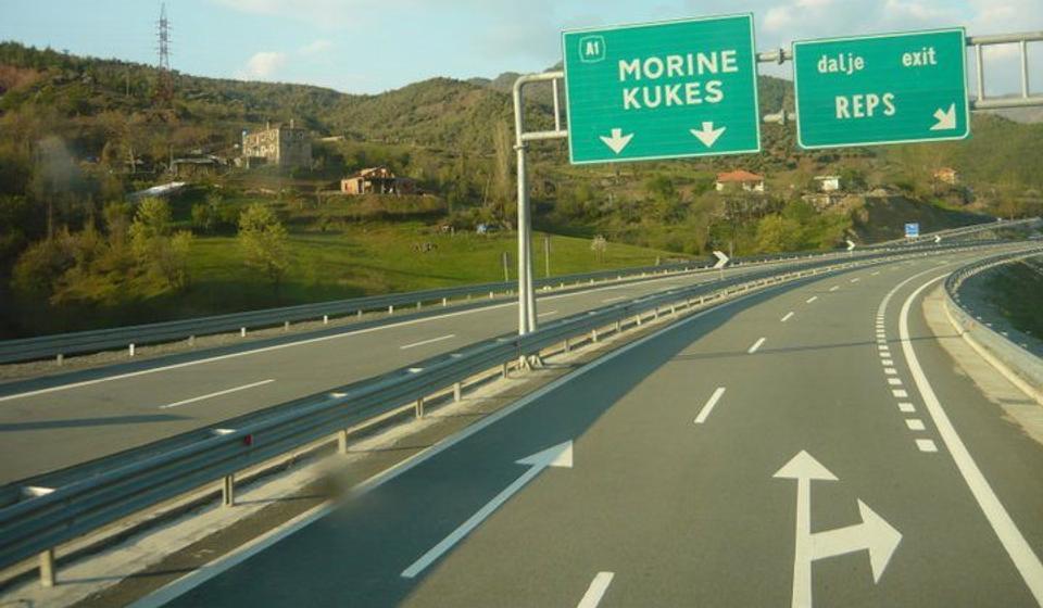 Prolazak kroz crveno u Albaniji oko 250 evra. Foto Fejsbuk