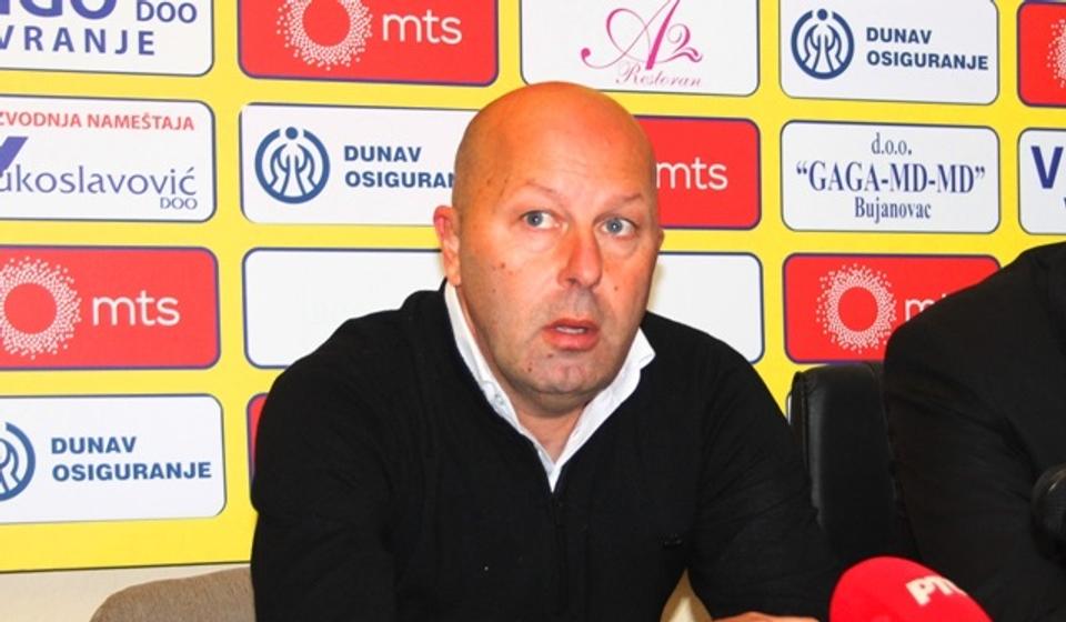 Osećam se bedno zbog nefudbalskih stvari: Dragan Aničić, trener Voždovca. Foto VranjeNews