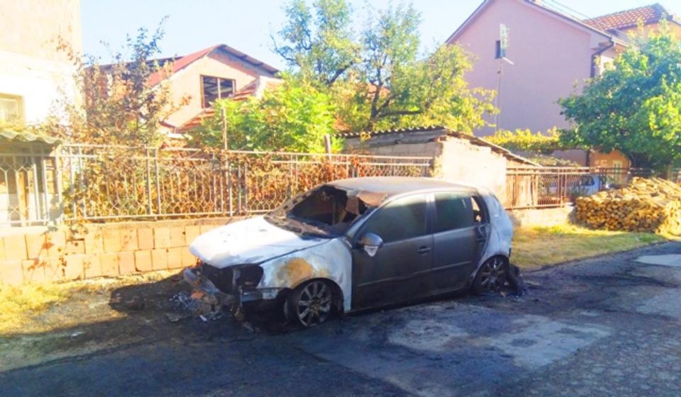 Reinkarnacija obračuna ovom metodom: nedavno zapaljeni auto jednog žandarmerca. Foto VranjeNews