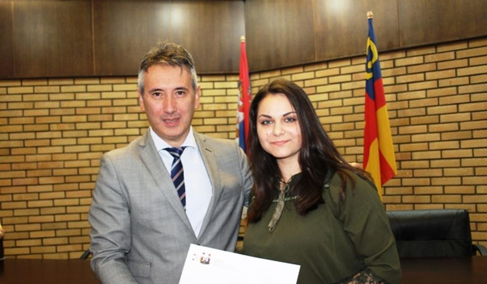 Anđela Vukadinović, Medicinska škola dr Izabel Emsli Haton