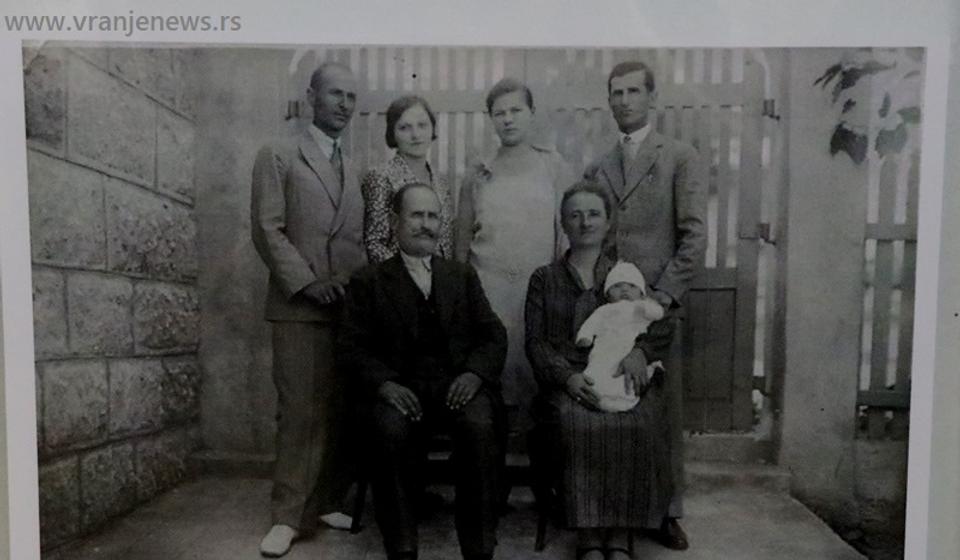 Kosta Jovanović sa porodicom. Foto Vranje News
