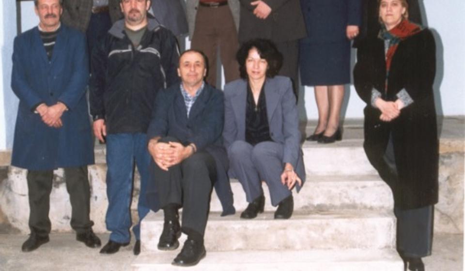 Kolektiv NU iz 2002. godine: stoje, s leva nadesno u gornjem radu Vasilije Ivanović, Srboljub Mitić, Milen Marković, Nebojša Veličković, Divna Stamenković i Ljubinka Tasić; u donjem redu Dragomir Ljubić, Goran Stanković, Dušan Nastasović, Negica Merdžijević i Vesna Marinković-Stanković. Foto NU