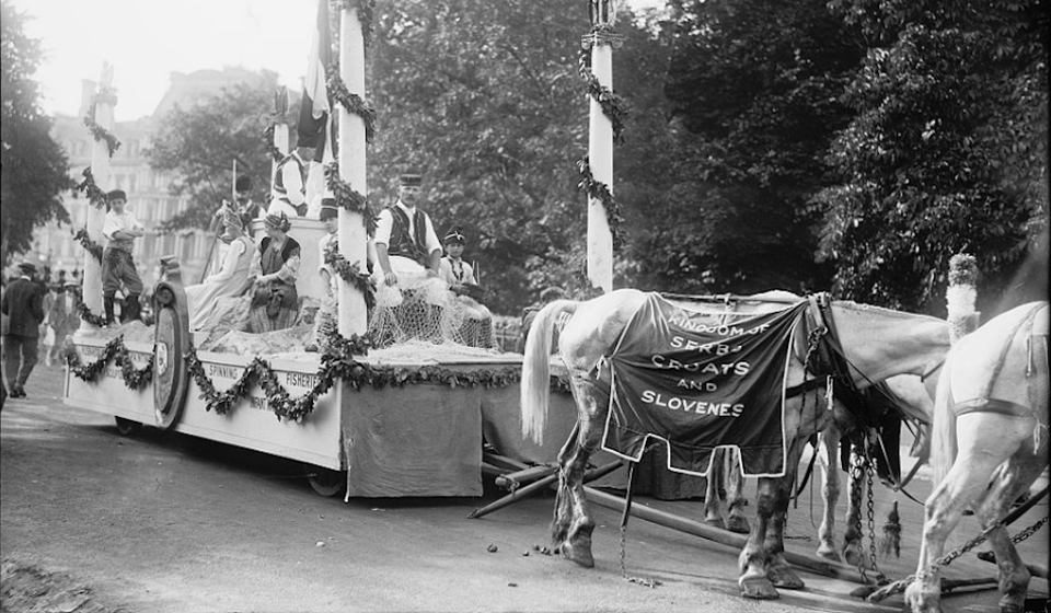 Povorka Slovena u Vašingtonu prilikom razvijanja jugoslovenske zastave u Vašingtonu 4. jula 1918. Foto arhiva T.S.