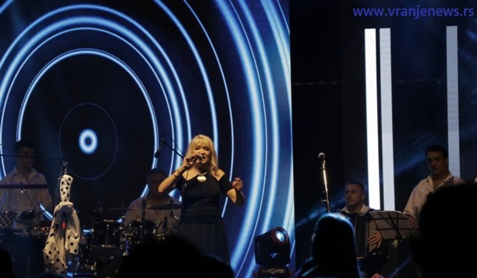 Gordana Lazarević nije propustila da otpeva 