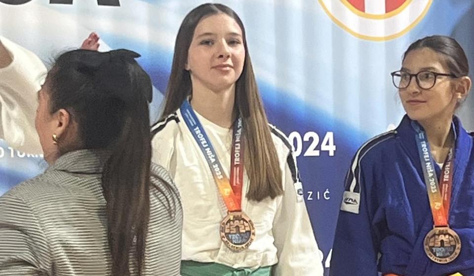 Medalja i za Milu Cvetković. Foto JKV