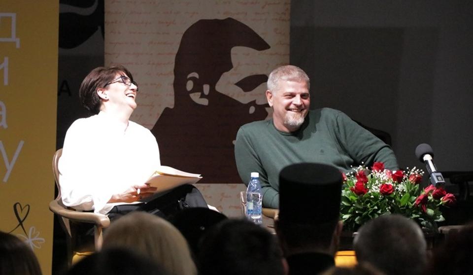 Pisac je pred Vranjancima promovisao svoj poslednji roman Kad đavoli polete. Foto Vranje News