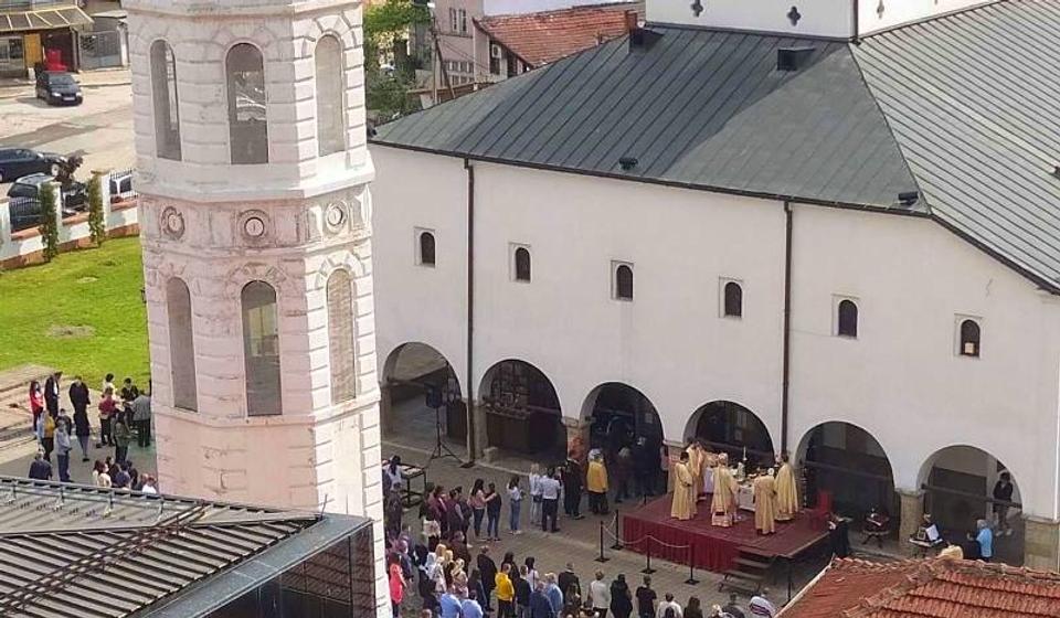 Obeležavanje Vaskrsa jutros u Hramu Svete Trojice u Vranju. Foto Vranje News