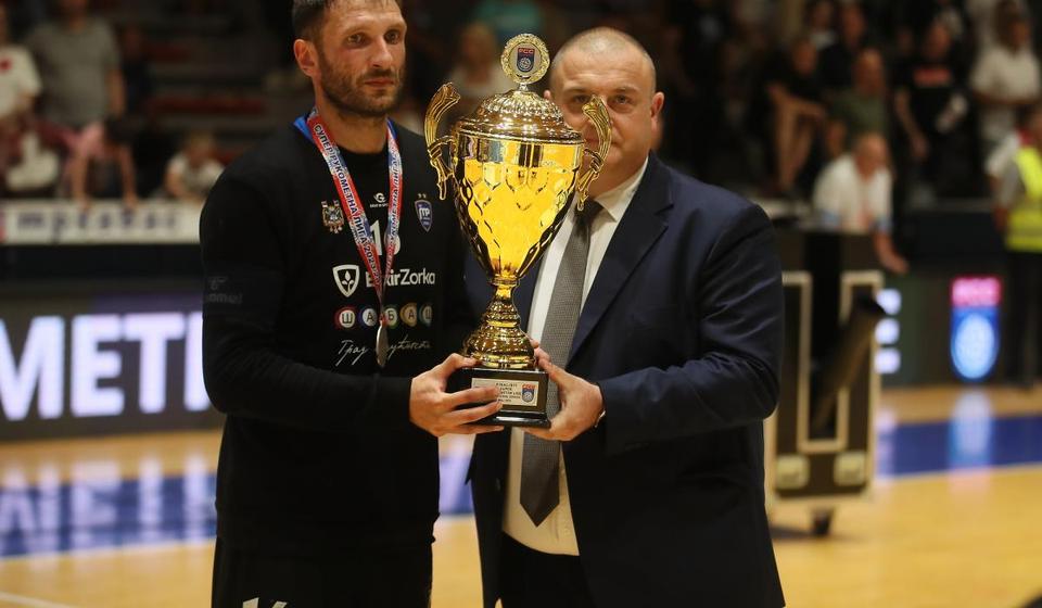 Vranjanac Darko Arsić dobio nagradu za najboljeg golmana lige. Foto srl.rs