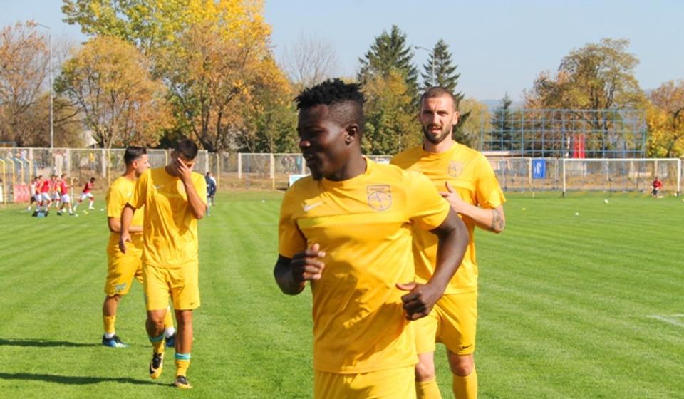Domaći fudbaleri na zagrevanju. Foto VranjeNews